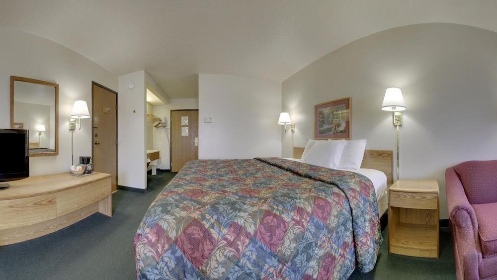 Super 8 By Wyndham Portage Motel Exterior photo