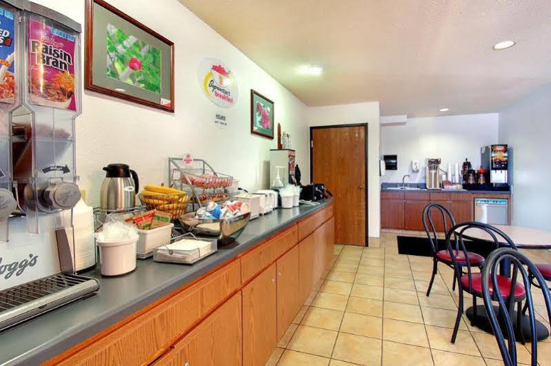 Super 8 By Wyndham Portage Motel Exterior photo