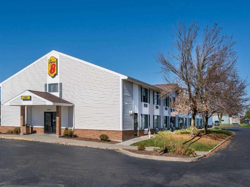 Super 8 By Wyndham Portage Motel Exterior photo