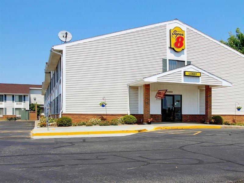 Super 8 By Wyndham Portage Motel Exterior photo